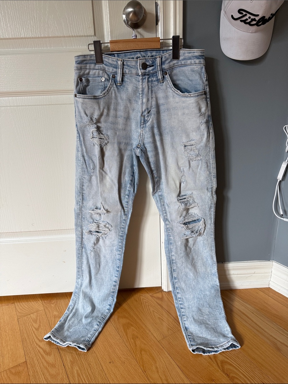 American Eagle Outfitters Light Wash Distressed Slim Jeans